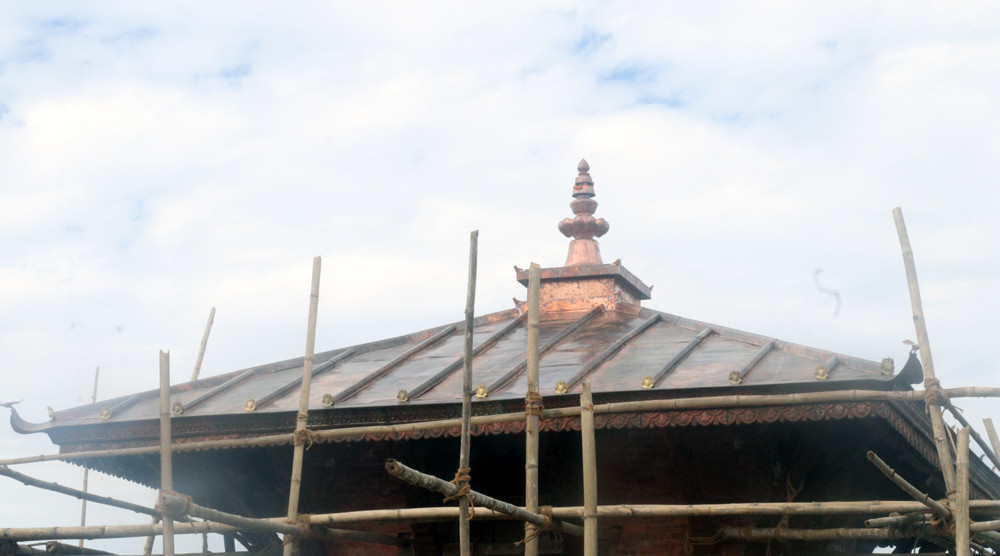 निर्माणाधिन इच्छाकामना माईको मन्दिरको शिरमा गजुर राखियो