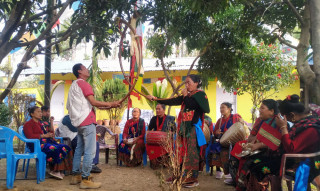 नौमती बाजालाई व्यावसायिक बनाउँदै इच्छाकामना सुन्दरबस्तीका गुरुङ महिलाहरु