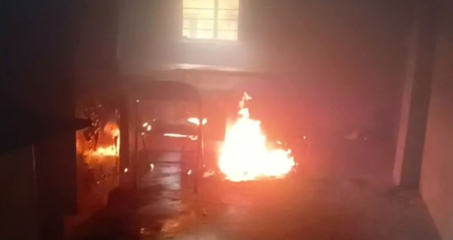 स्ववियु निर्वाचनलाई लिएर वीरगञ्जको ठाकुरराम क्‍याम्पसमा आगजनी, ३ विद्यार्थी नेता पक्राउ