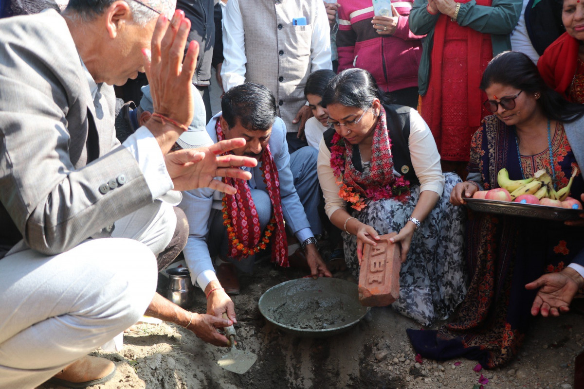 भरतपुरमा सघन सहरी विकासअन्तर्गतका दुई सडकको शिलान्यास 