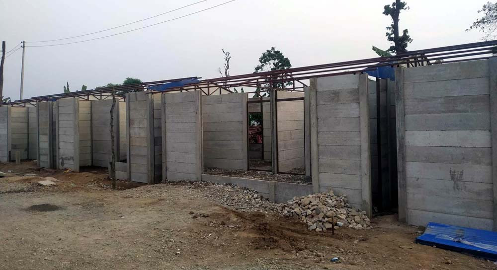 इच्छाकामनाको भालुमारामा निर्माणधिन नमुना बस्तीको घर ‘डिजाइन’ परिवर्तन गरेर बनाइँदै