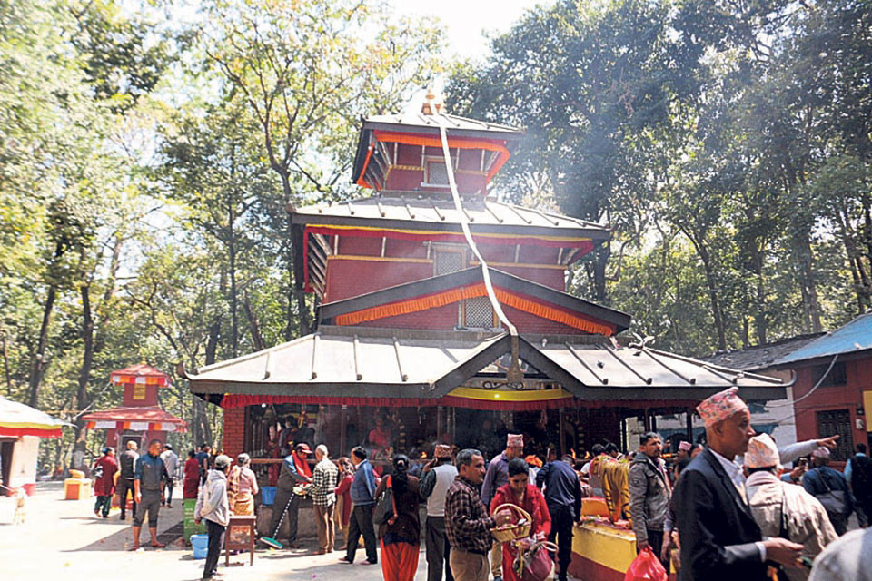 नवरात्र सुरू भएसँगै कालिका मन्दिरमा पर्यटक बढे