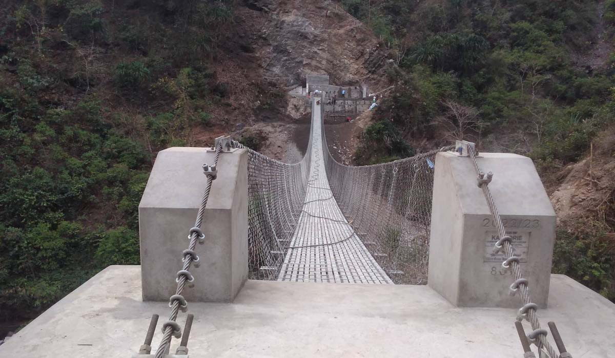 आँबुखैरेनीको खस्राङ र आमडाँडा गाउँ जोड्न आधिखोलामा झोलुङ्गे पुल निर्माण, गापा अध्यक्ष शुक्र चुमानद्वारा उद्घाटन