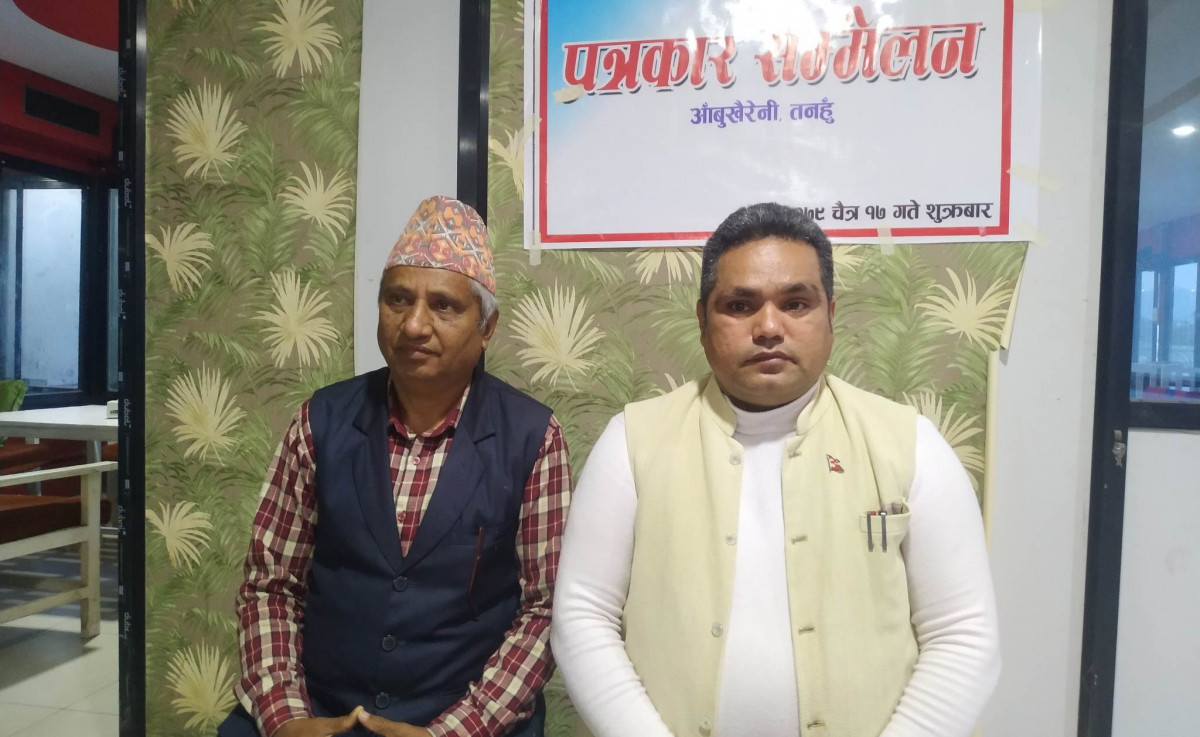 नेपाली काँग्रेस आँबुखैरेनीमा राजनैतिक पहिरो जान सुरु, पार्टी सभापति विष्णु पन्त र जिल्ला सदस्य केशवनाथ खनालद्वारा पार्टी परित्याग