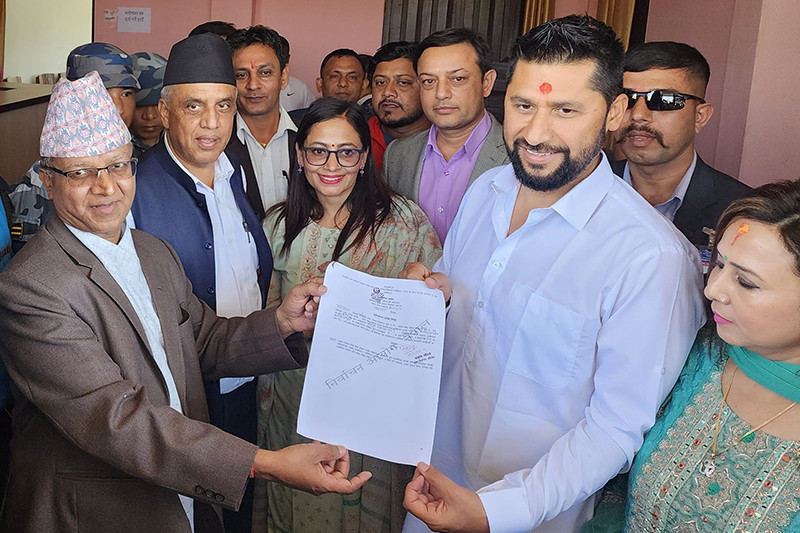 निर्वाचन अधिकृतको कार्यालयमा रवि लामिछानेले बुझाए स्पष्टिकरणको जवाफ