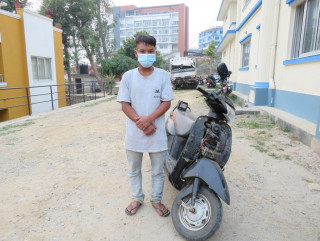 जलविरेबाट चोरी भएको स्कुटर सहित इच्छाकामना चनौटेका मोतिराम घर्ती गोरखा बजारबाट पक्राउ