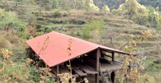 गाउँ छाडेर बेँसी झरेपछि रित्तियो दाहाखानीको लखनकोट गाउँ