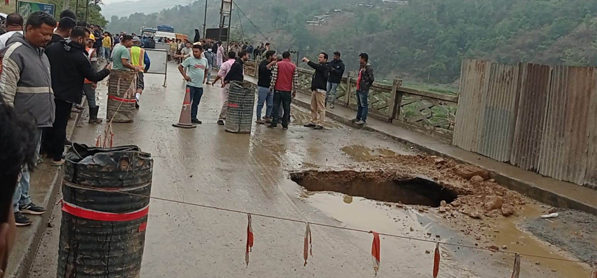 धादिङ धुनीबेँसी खोलामा गएको पहिरो पन्छाउन नेपाली सेना परिचालन