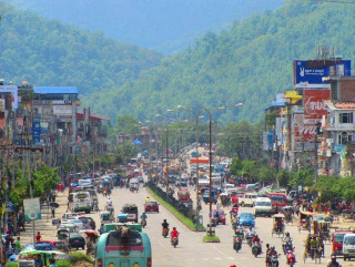 नारायणगढमा घरबेटीको मनपरीतन्त्र, ब्यवसायीलाई बनाए सडकको बास !
