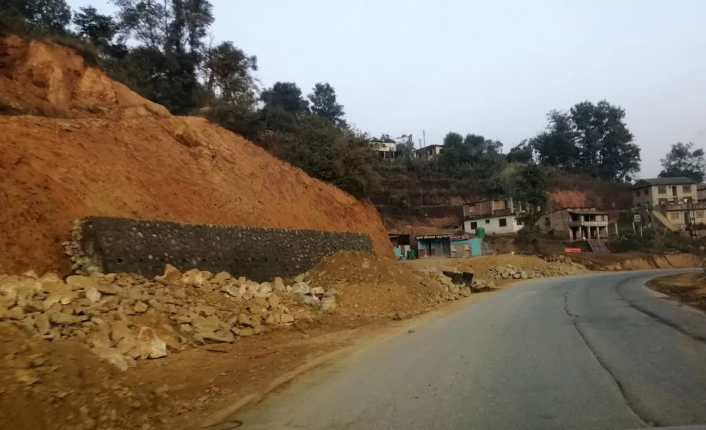 मुग्लिन–मलेखु सडकखण्ड स्तरोन्नतिको काम सुरु