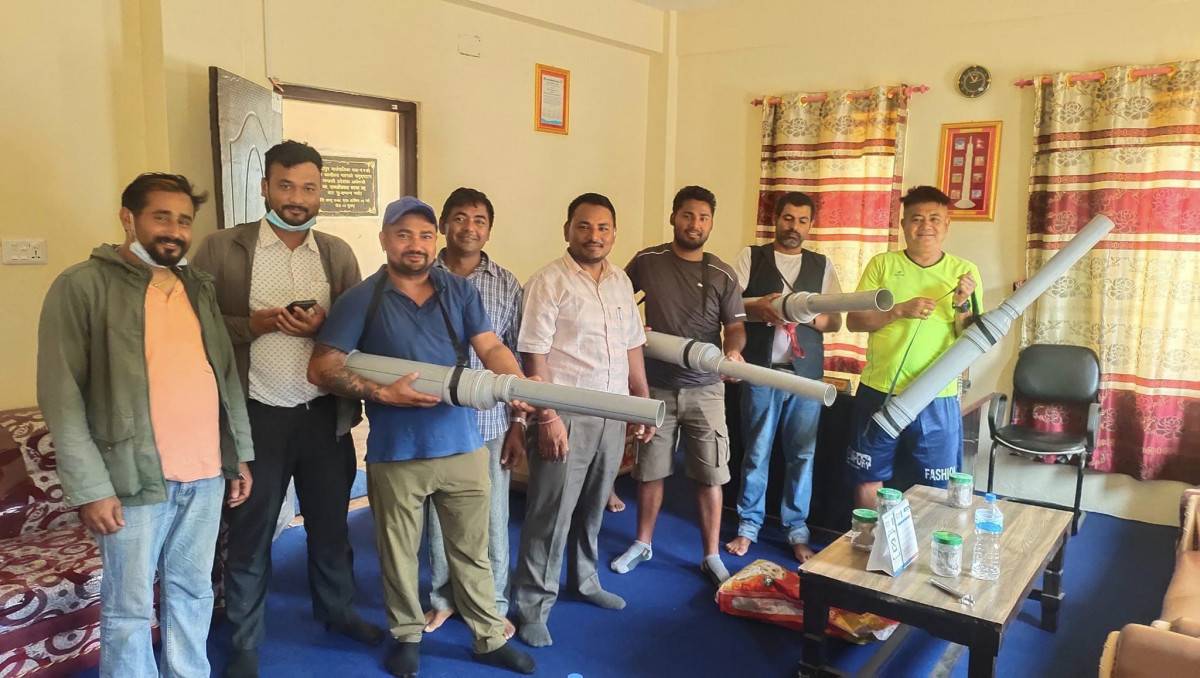 बन्दीपुरका किसानलाई बाँदर धपाउन बन्दुक वितरण