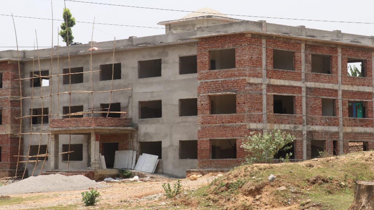 देवघाट गाउँपालिकाको भवन निर्माण अलपत्र, चार वर्षमा ६० प्रतिशत निर्माण