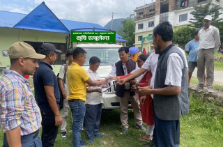 इच्छाकामना गाउँपालिकाद्वारा गाउँको कृषक समूहलाई ७५ प्रतिशत अनुदानमा कृषि एम्बुलेन्स हस्तान्तरण