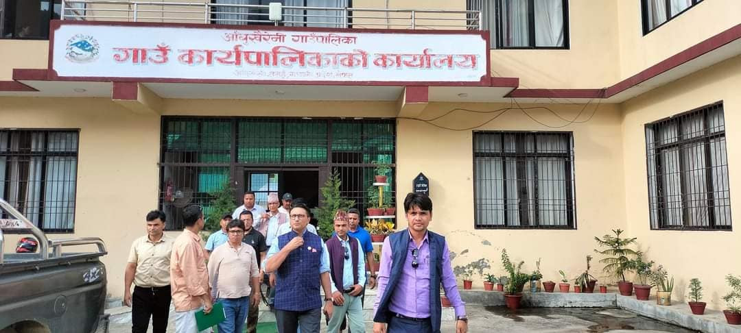 सांसद स्वर्णीम वाग्लेद्वारा आँबुखैरेनी अस्पतालको अवलोकन