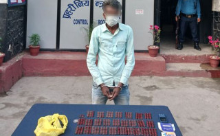 आँबुखैरेनीको बेनिटारबाट आज पनि अवैध औषध सहित १ जना पक्राउ 