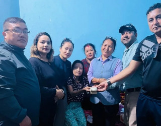 इच्छाकामनाकी मृगौला पिडित मित्र कुमारी गुरुङ्गलाई विदेशबाट आएको आर्थिक सहयोग हस्तान्तरण