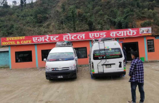पटक पटक लापरवाही गर्दै चुम्लिङटारको एभरेष्ट होटल, दुर्गन्धित खानेकुरा बिक्री, सुध्रिने अन्तिम मौका