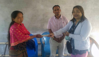 दाहाखानी नयाँगाउँका अशक्त परिवारलाई समाजसेवी पूर्णीमा गुरुङद्वारा दशैं मान्न आर्थिक सहयोग प्रदान 