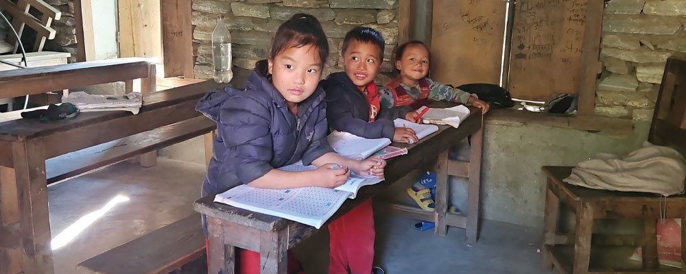 म्याग्दीको एक विद्यालय, तीन कक्षा, तीन विद्यार्थी
