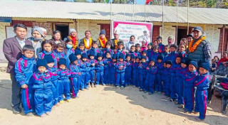 हाल जर्मन निवासी कुरिनटारका बिनोद गुरुङद्वारा पामडाडाँका विद्यार्थीहरुलाई न्यानो कपडा सहयोग