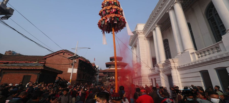 आजदेखि होली पर्व सुरु, बसन्तपुरमा चीर ठडाईयो