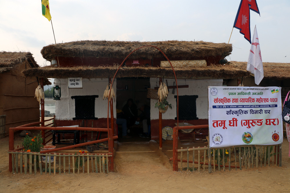 जनजाती महोत्सवः मौलिक परम्परागत घर सहित मिनि संग्राहलय निर्माण गर्दै गुरुङ समुदाय