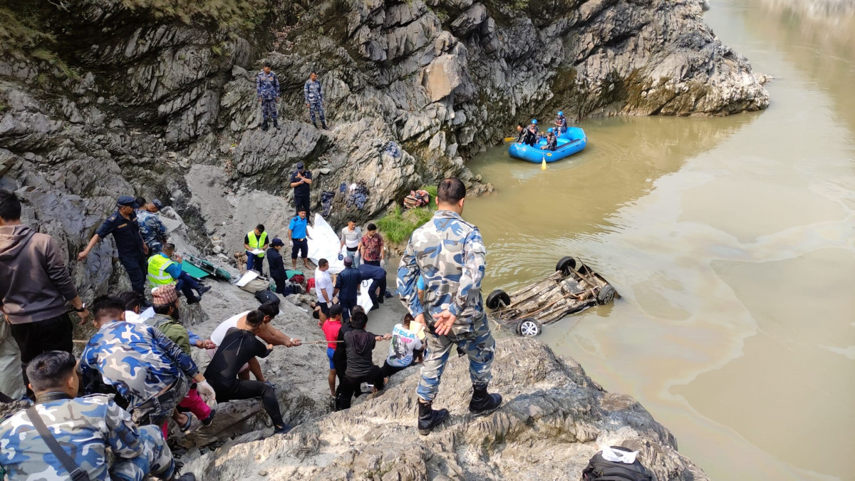 मुग्लिनमा ट्याक्सी दुर्घटना : ३९ वर्षीय छोराको अन्त्येष्टि गरेर फर्किएकी थिइन ७० वर्षीय हरिमाया
