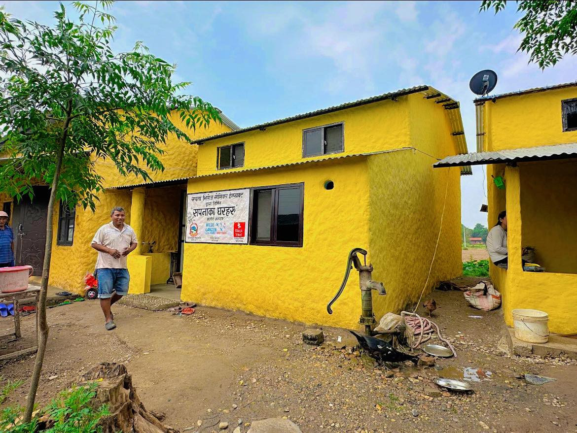 चितवनको तीन स्थानमा ५२ विपन्न परिवारलाई सपना भिलेजको सुरक्षित घर निर्माण