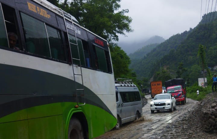 फिस्लिङको पहिरो पन्छाई मुग्लिङ–नागढुङ्गा सडक सुचारु