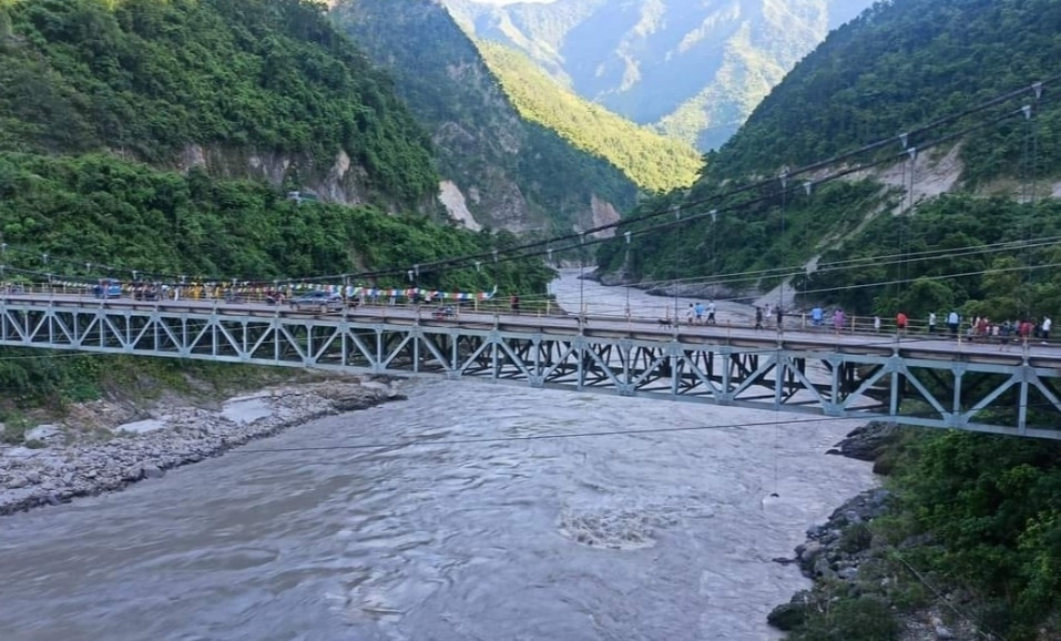 मुग्लिङको पुरानो पुलबाट हाम फालेका एक युवा त्रिशुलीमा बेपत्ता