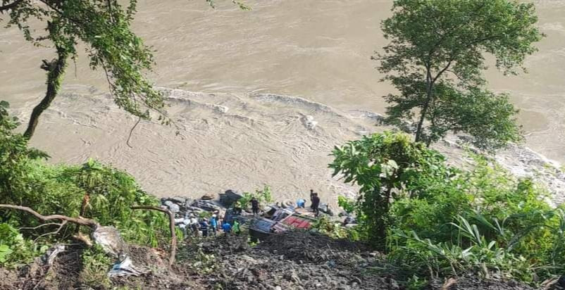 सिमलताल ट्रक दुर्घटना शंकास्पद, ट्रक त्रिशुलीमा खसालेर चालक र सहचालक भागेको आशंका