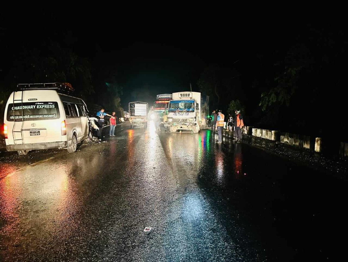 पन्ध्रकिलोमा माइक्रो बस र ट्याङ्कर आपसमा ठोक्किदाँ १६ जना घाइते