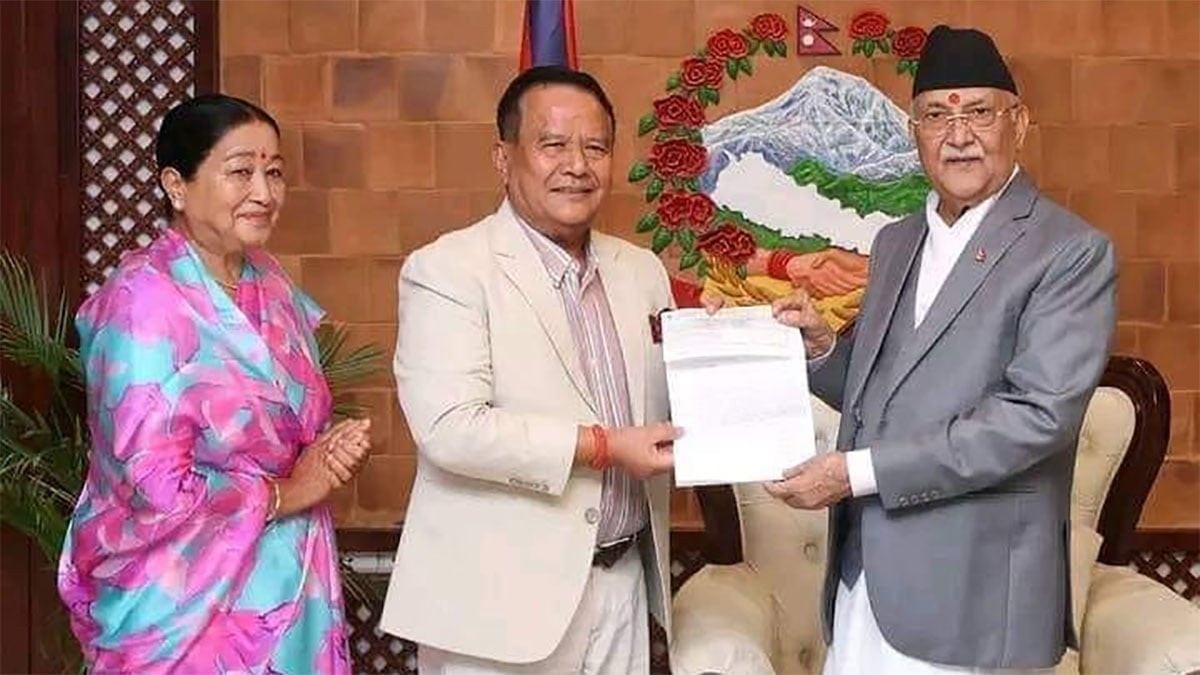 भाटभटेनीका संचालक व्यवसायी मीनबहादुर गुरुङद्वारा बाढीपीडितलाई १ करोड ११ लाख ११ हजार सहयोग