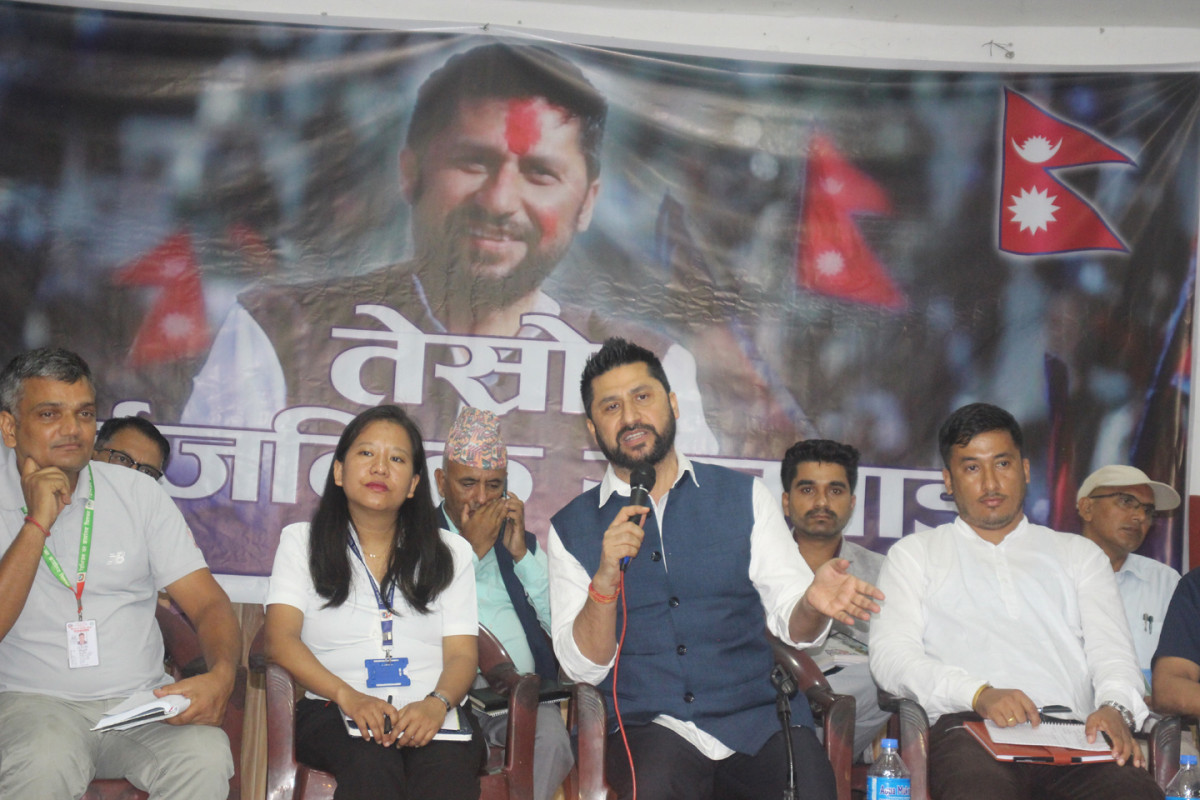 मुग्लिनमा रवि लामिछानेको सार्वजनिक सुनुवाई कार्यक्रम 'चौतर्फी घेराबन्दीकाबिच पनि आफ्नो कर्तव्य नभुलेको दाबी'