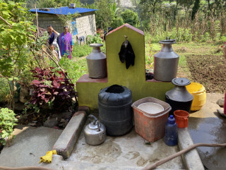 इच्छाकामनाको डाडाँगाउँमा घरघरमा धारा, पानी आउदैन, खानेपानी जोह गर्न कुवातिर
