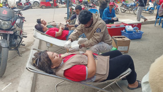 आँबुखैरेनीमा बृहत रक्तदान कार्यक्रम सम्पन्न, ७६ जनाद्धारा रक्तदान
