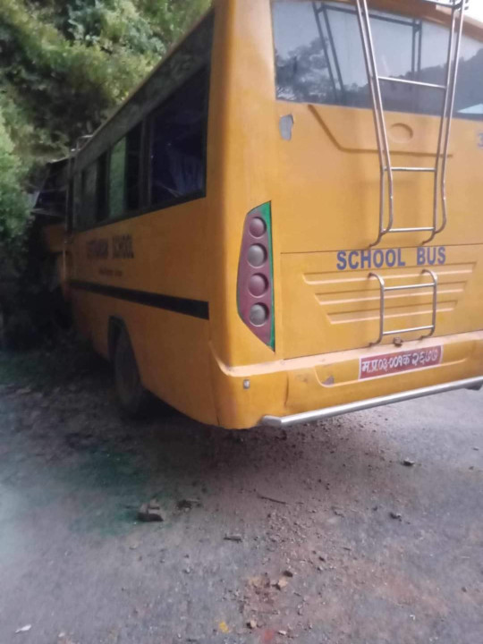 उपरदाङगढी स्कुल बस दुर्घटनामा गम्भिर घाइते बालकको मृत्यु