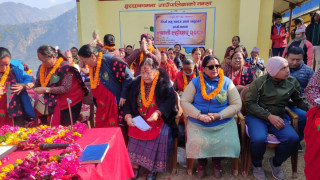 इच्छाकामनाको कुयलघारिमा विभिन्न खाद्य तथा शैक्षिक सामाग्री बितरण 
