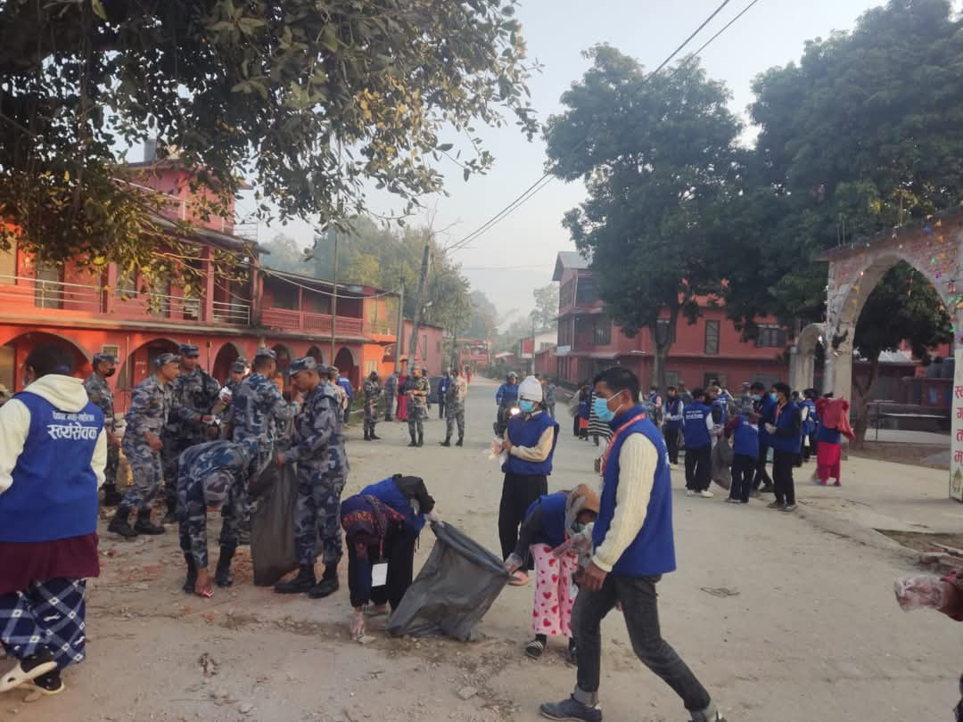 सशस्त्र प्रहरी दिवशको अवसरमा देवघाटधाम क्षेत्रमा सरसफाई