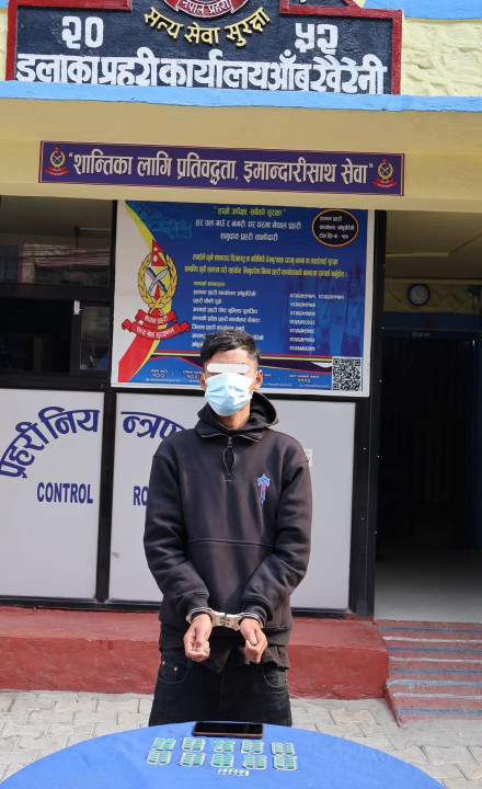 नियन्त्रित लागु औषध सहित १ युवक पक्राउ