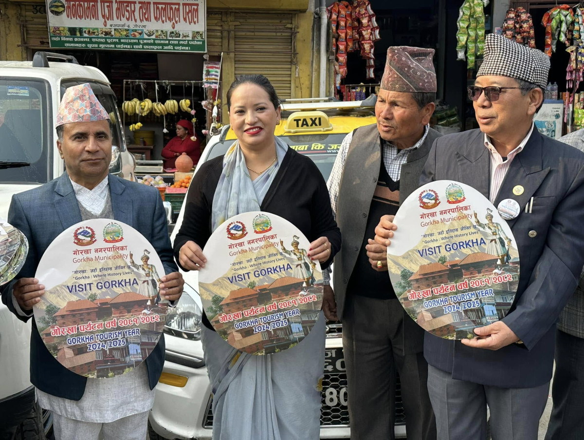 सार्वजनिक सवारी साधनमा गोरखा भ्रमण बर्षको स्टिकर टाँस्न थालियो