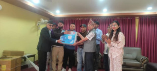 नेपाल विद्यार्थी संघ आँबुखैरेनीद्वारा क्याम्पसलाई सेनेटरी प्याड र भेन्डिङ मेशीन सहयोग