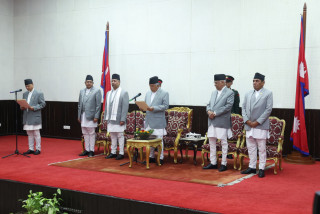 शिक्षामन्त्री पन्तद्वारा पद तथा गोपनीयताको शपथ