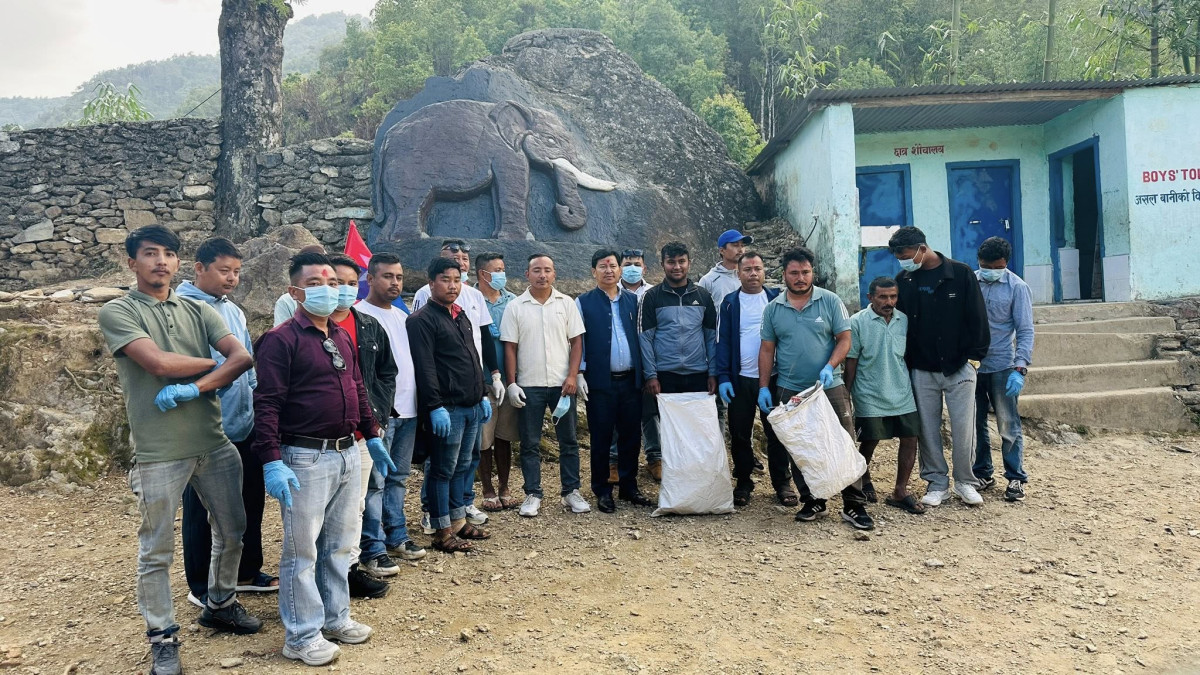 राष्ट्रिय युवा संघ नेपाल इच्छाकामनाद्धारा हात्तिबाङमा सरसफाई कार्यक्रम सञ्चालन