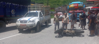 मुग्लिङमा जीप र मोटरसाइकल ठोक्किँएर दुर्घटना हुदा एक जना घाइते