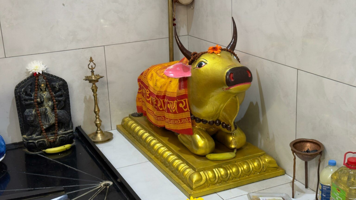 बेलायतमा पशुपतिनाथ मन्दिर : साउनभर भक्तजनको चहलपहल, भजन र नाचगान