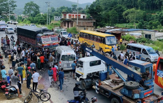 तनहुँको डुम्रेमा दुर्घटना : घाइतेको संख्या २१ पुग्यो