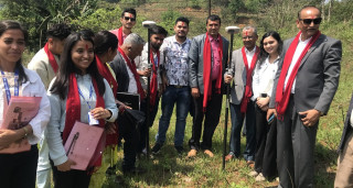 तनहुँका भूमिहीन दलित र सुकुम्वासीलाई लालपुर्जा वितरण गरिँदै