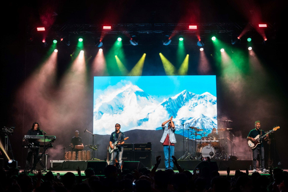 04-nepathya-members-on-stage-in-sudbury._yxGDRHodSj.jpg
