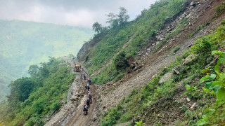 पहिरो पन्छाइएपछि शक्तिखोर–मायाटार सडक पुनः सञ्चालन,सतर्कता अपनाउन आग्रह